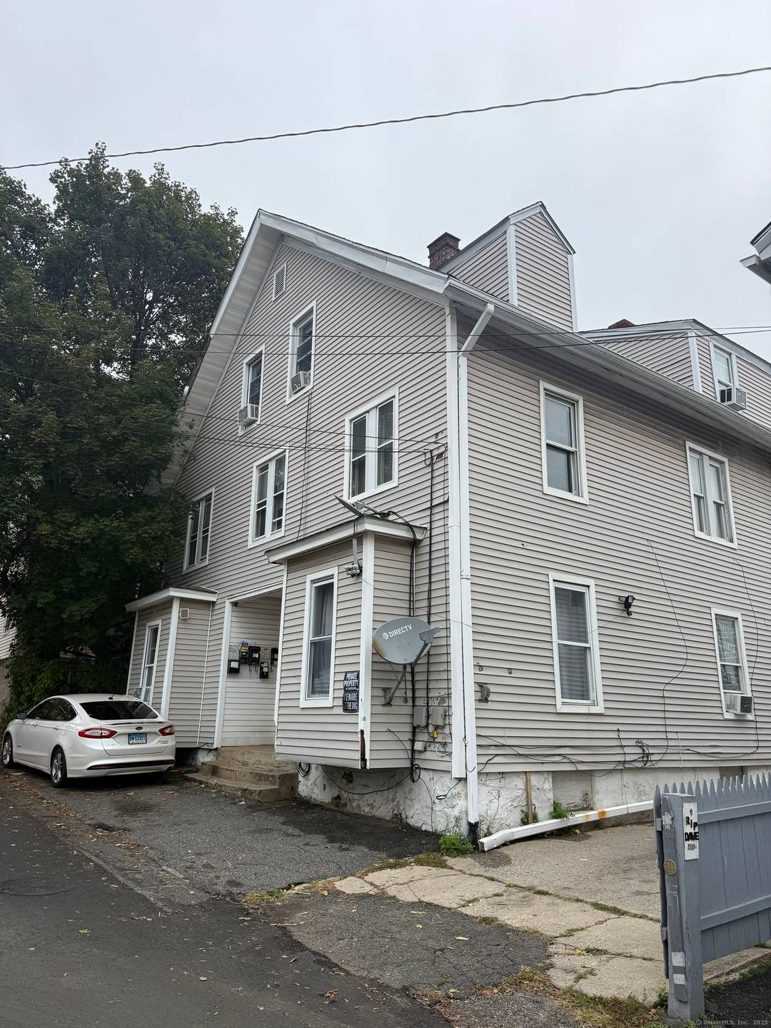 Investor Opportunity Turnkey 5 family property in the heart of Waterbury offering excellent cash flow and strong rental history.