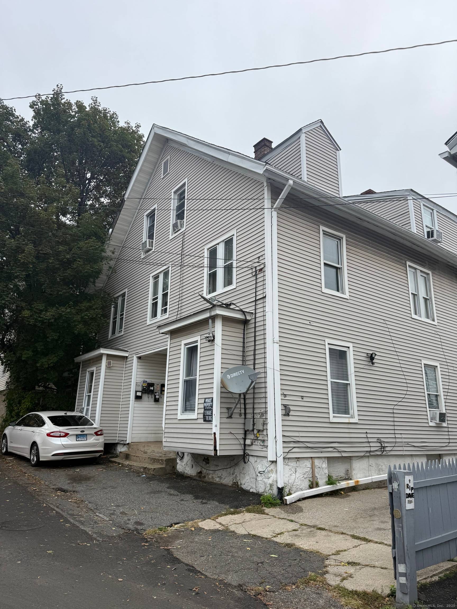 Investor Opportunity Turnkey 5 family property in the heart of Waterbury offering excellent cash flow and strong rental history.