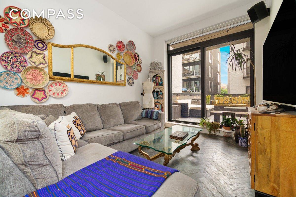 Discover the exceptional one bedroom residence at the QNS44 condominium in Long Island City, featuring an expansive outdoor space !