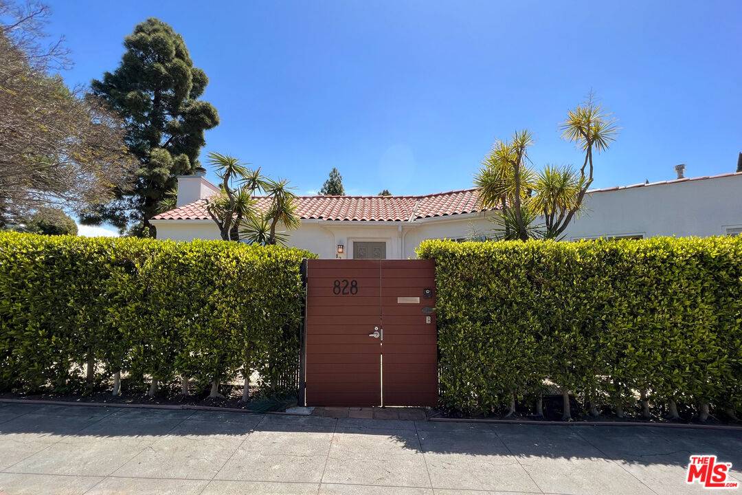 828   Georgina Ave LA