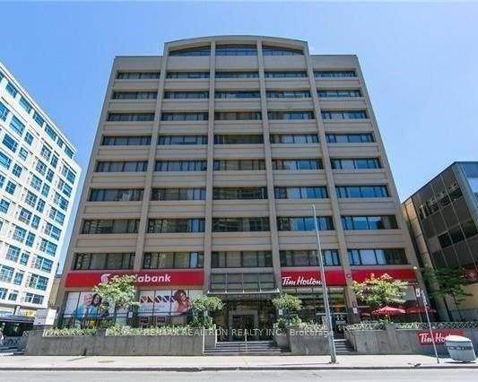 Live steps away from bustling Yonge Street into this Boutique 9 storey building.