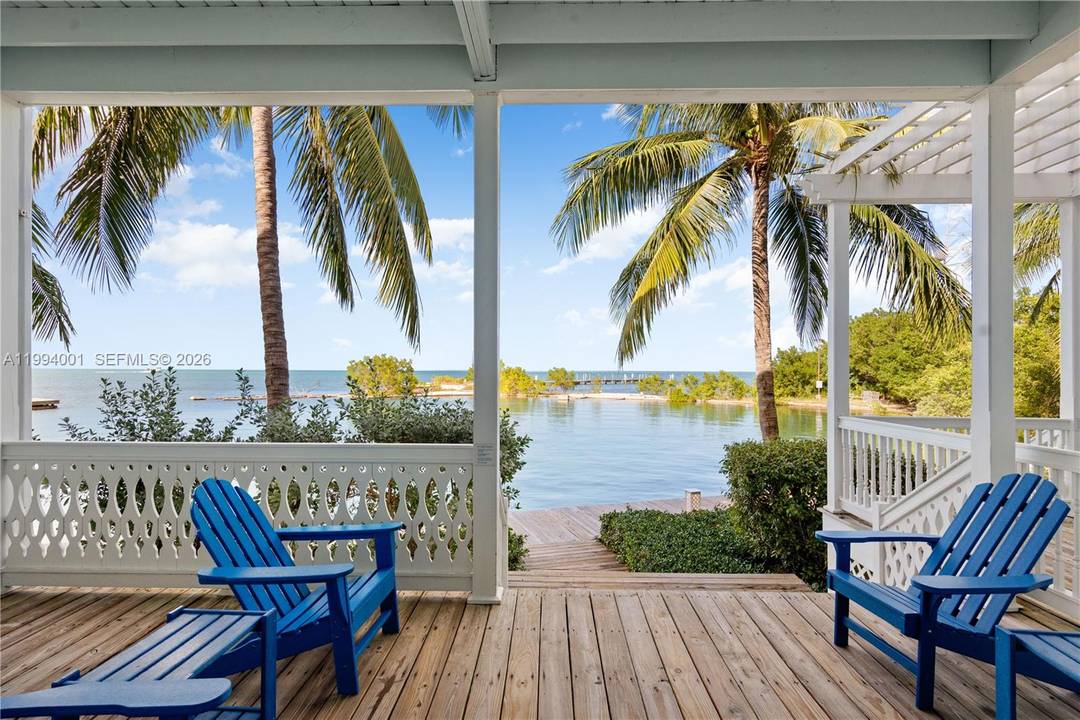 A Proven Performer Direct Gulf Front Townhome at Tranquility Bay Resort Set against open bay waters in the heart of Marathon, this 3 bedroom, 2.