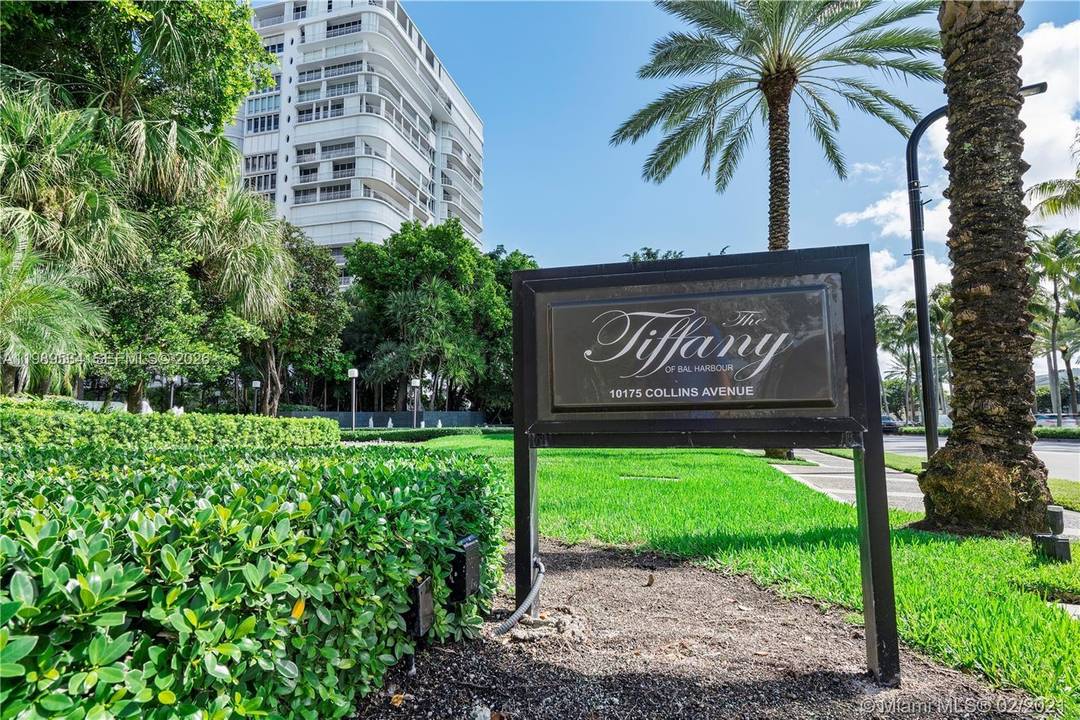 Rare opportunity to own a Turnkey Fully Renovated Residence Ocean amp ; City Views Tiffany Bal Harbour Located in one of the most desirable oceanfront buildings in Bal Harbour, this ...