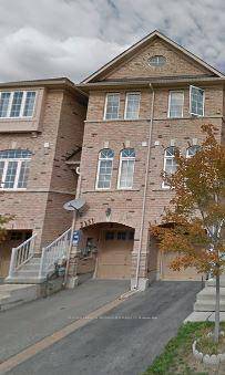 Lovely 3 bedroom, Townhome in the very desirable Lisgar neighbourhood.