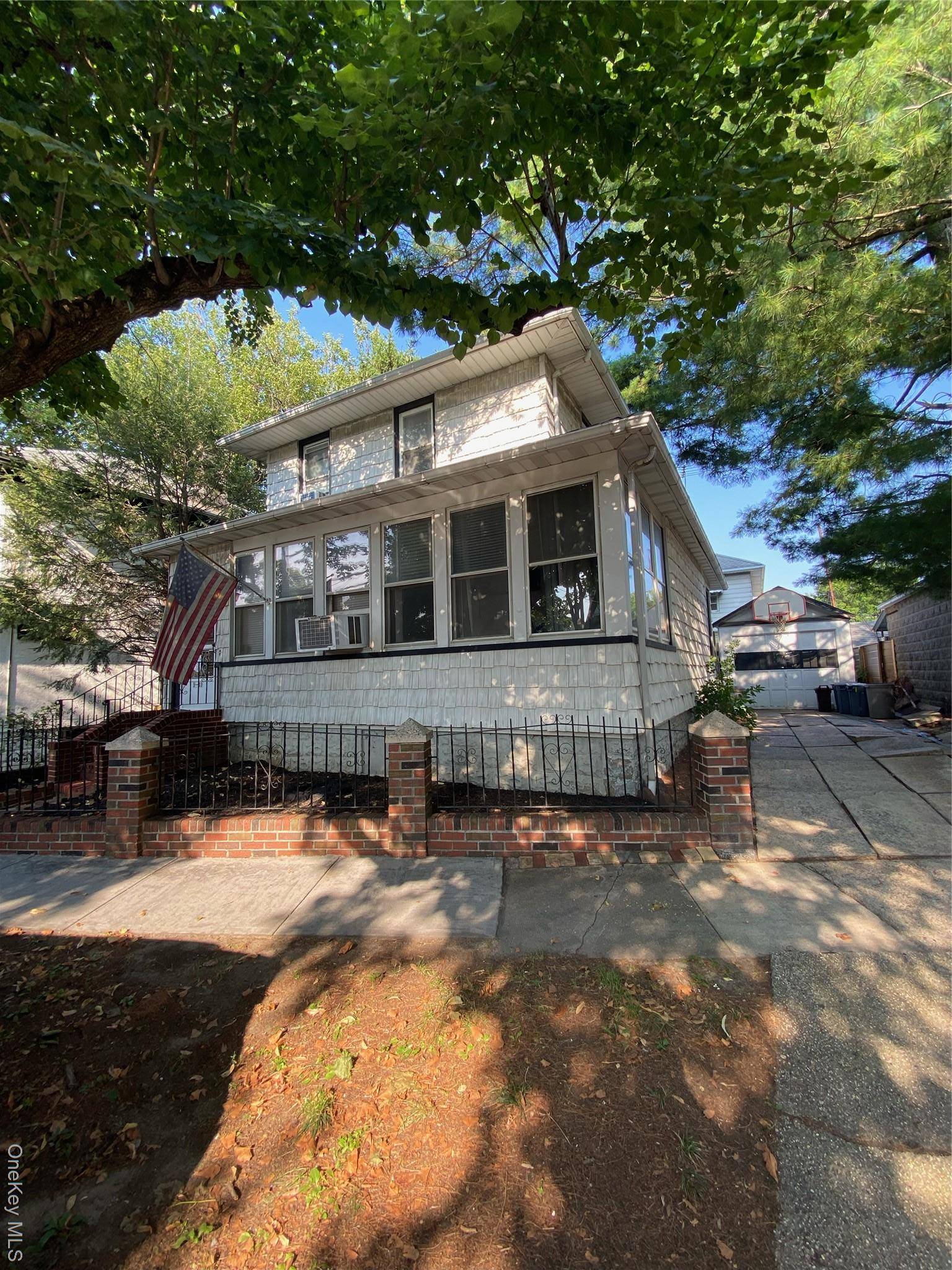 This well maintained fully detached single family is being offered for the first time in over 40 years !