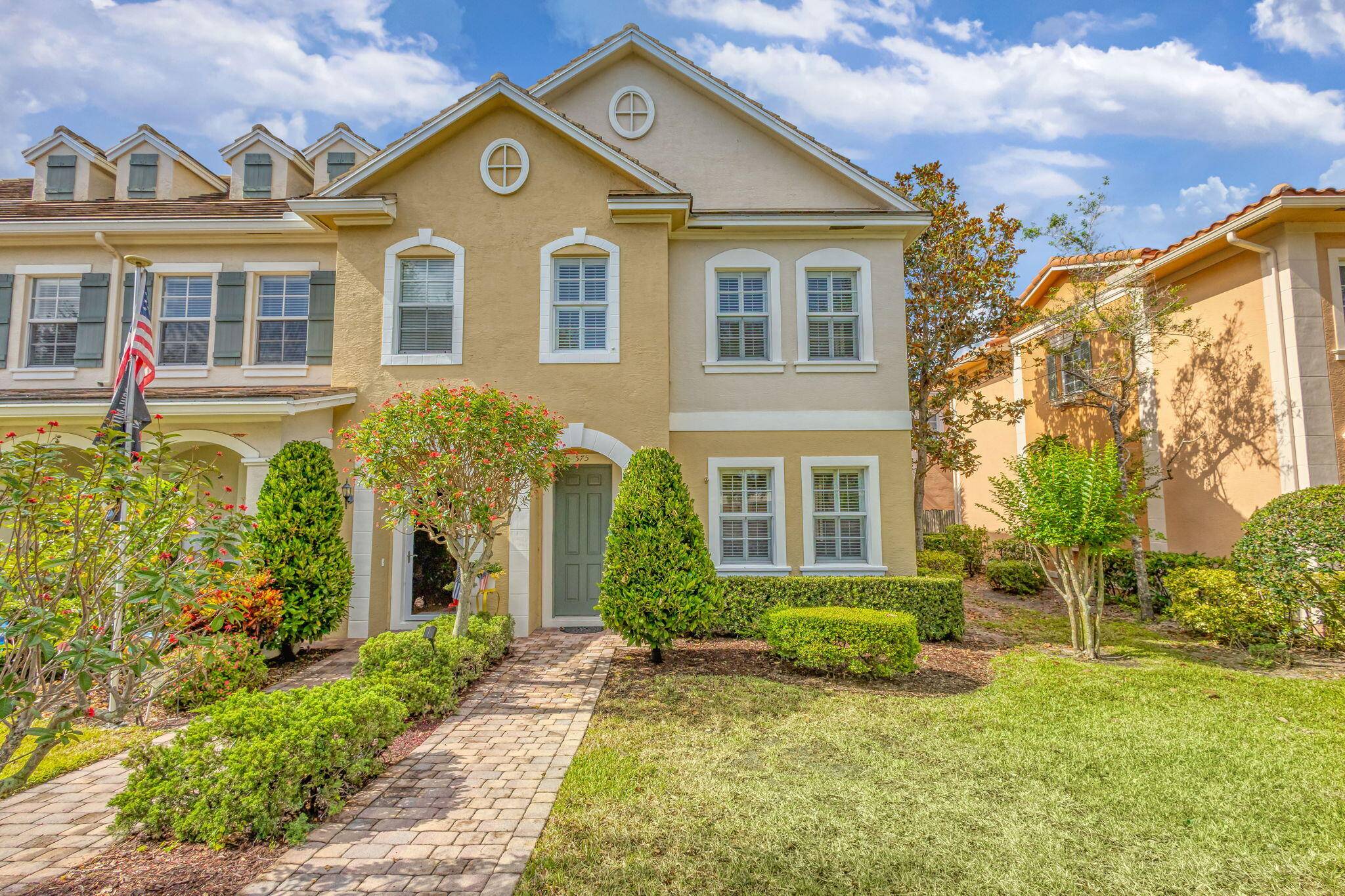 Wonderful townhome in heart of Abacoa.