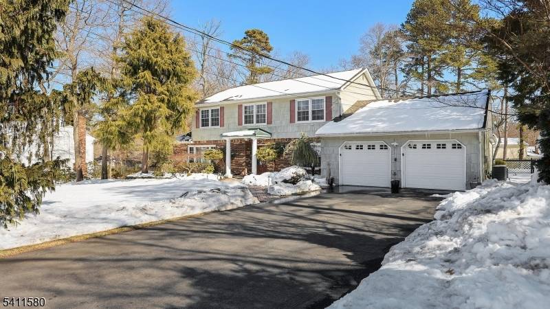 Welcome to this 5 bedroom 3.