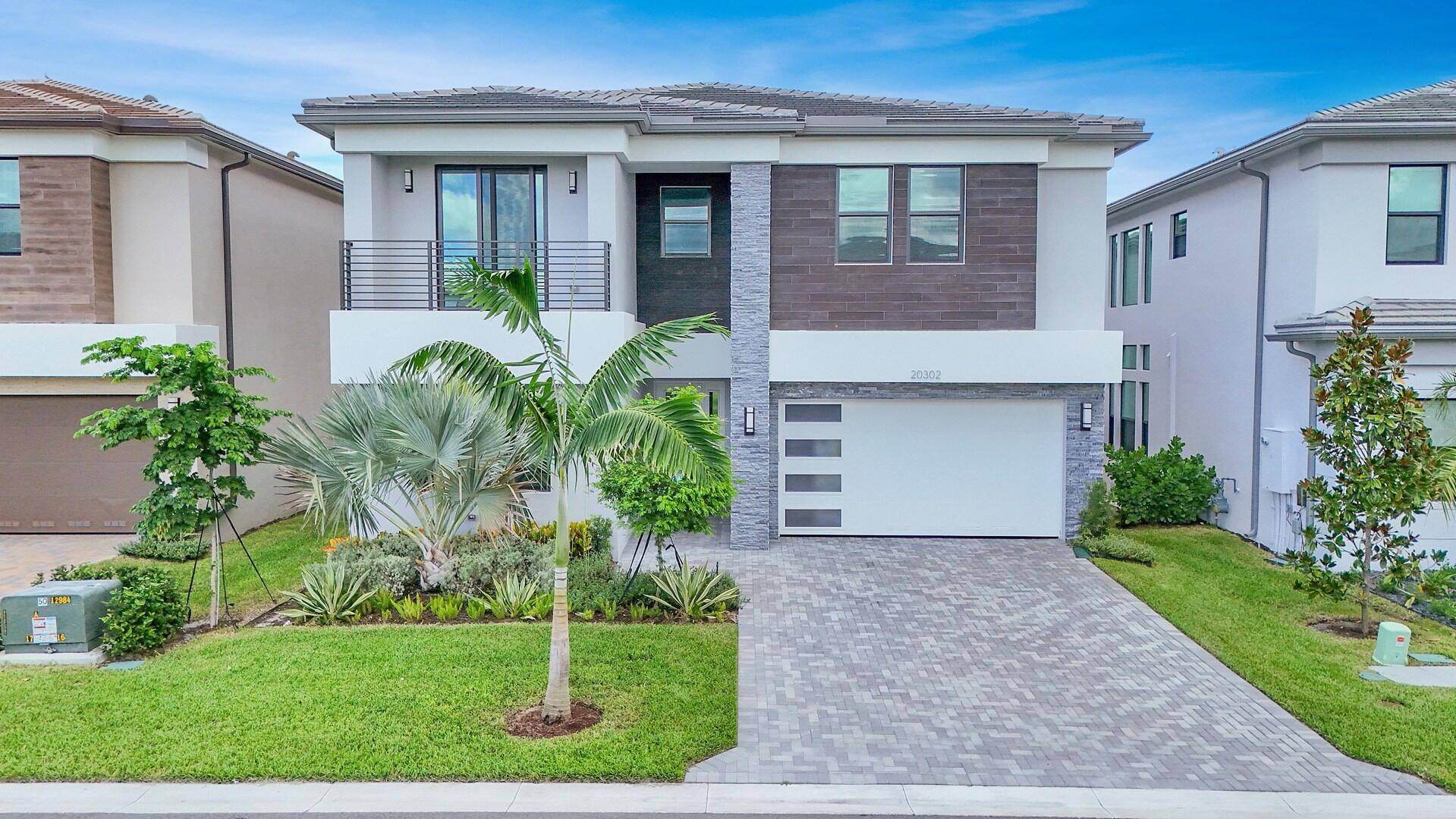 Welcome to this stunning Polynesia model in the sought after community of Lotus Palm.