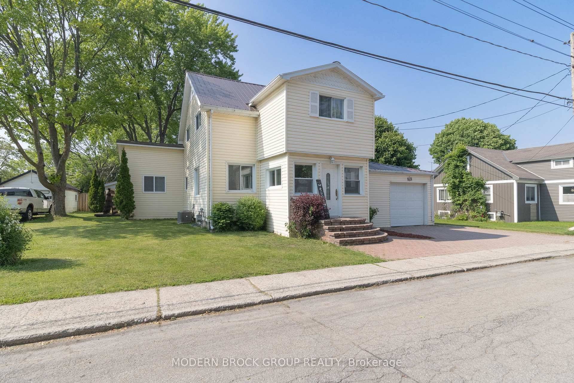 FOUR ! ! ! ! ! Bedrooms and 2 bathrooms can be found in this conveniently located home just a block from the Prescott Golf Club.