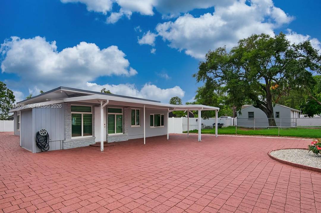 Rare opportunity in Hollywood !