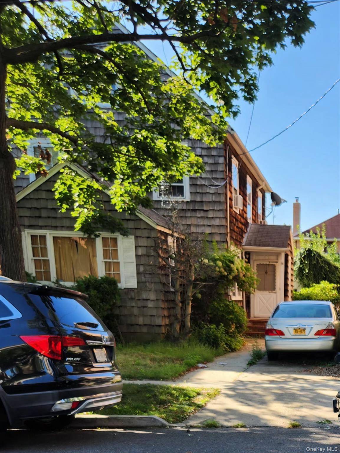 Excellent Location, Quiet Tree Lined Street, Close to Northern Blvd, Close to Shopping Centers, Schools, Buses and Parks.
