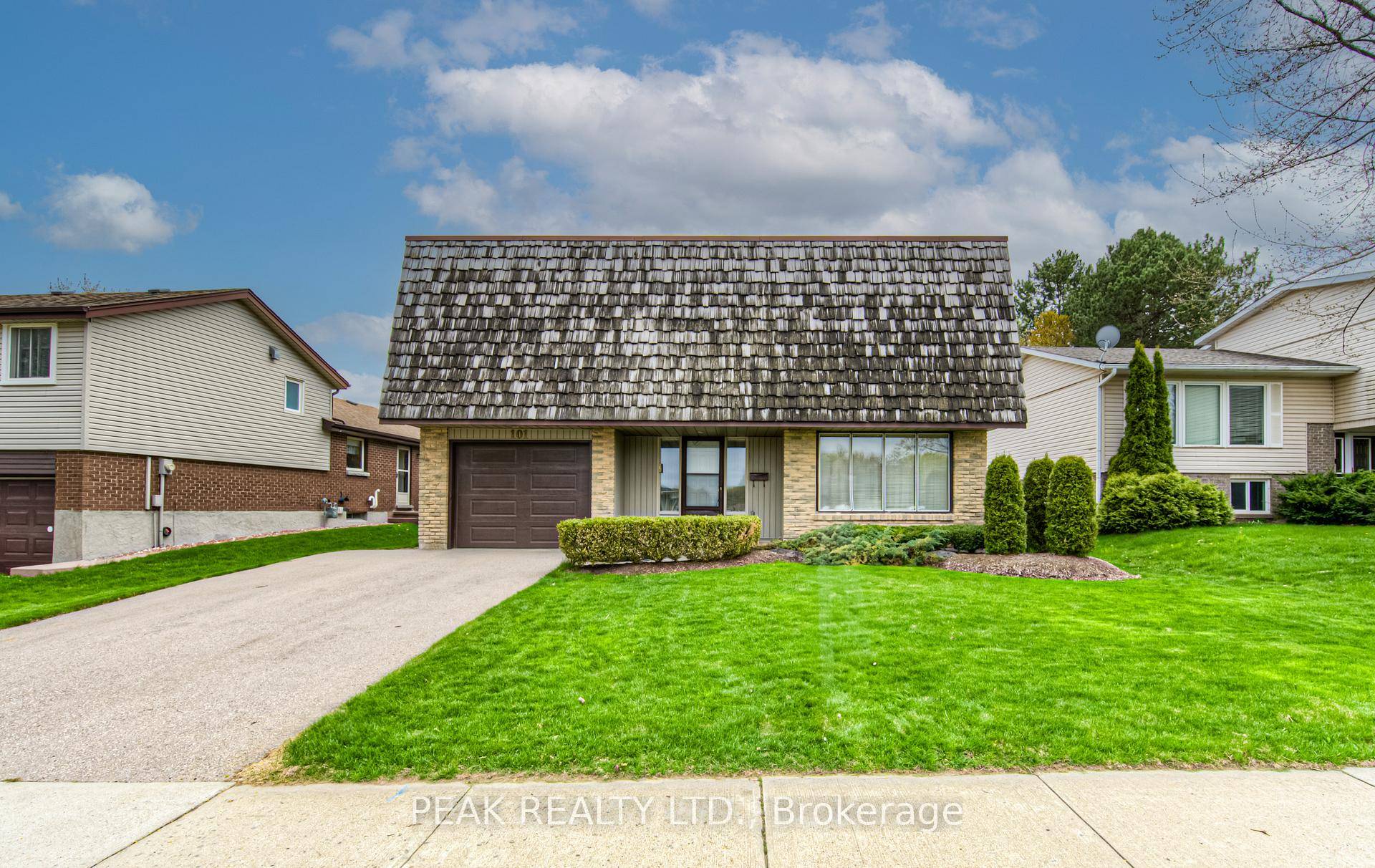 Welcome to this spacious 3 bedroom, 2 bathroom backsplit offering over 2, 500 sq ft of finished living space, plus a basement and a generous lower level storage area.