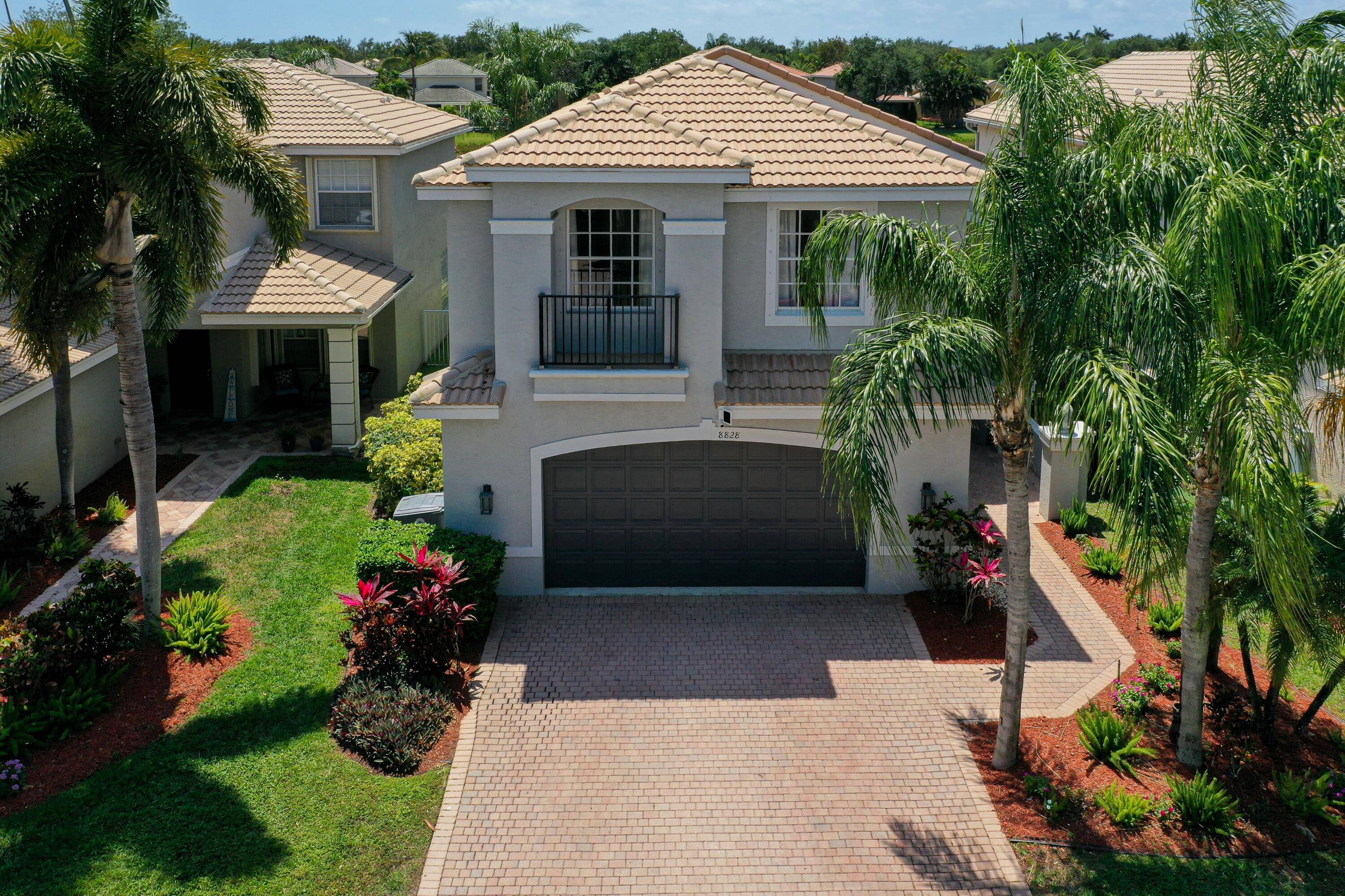 CHARMING HOME COMPLETELY REMODELED HIGH END ABOUT 5 YEARS AGO WITH NEW BATHROOMS, NEW KITCHEN, HEATED POOL, AIR CONDITIONING GARAGE.