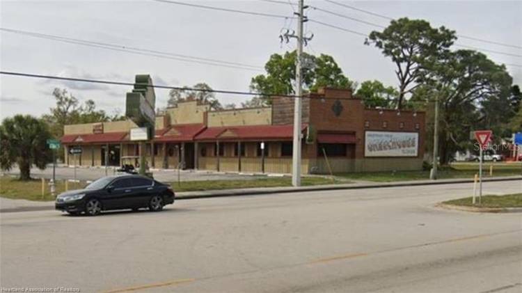 Prime Retail Restaurant Opportunity in Okeechobee s Booming Growth Corridor Seize this rare opportunity to acquire a once thriving 4, 580 SF restaurant facility with an additional 2, 500 SF ...
