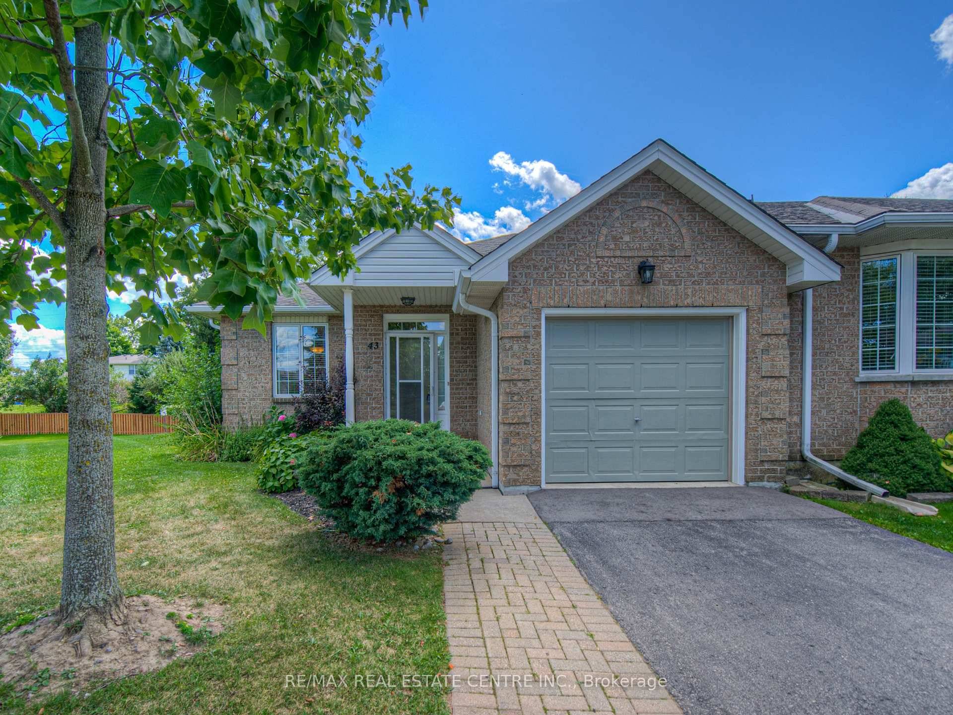 Beautiful end unit bungalow townhome in Hamilton's premiere adult lifestyle community Twenty Place.