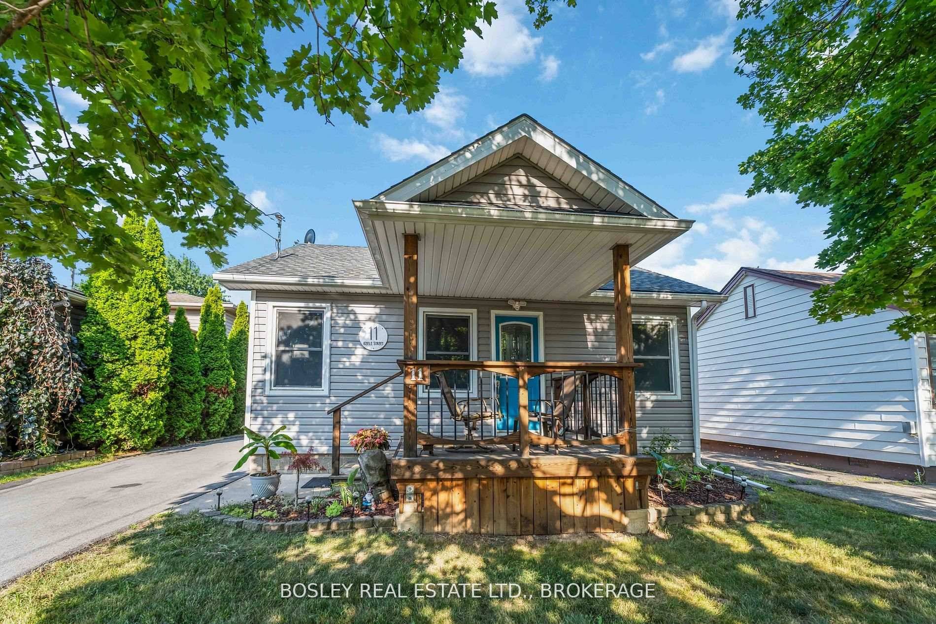 Beautifully Updated Bungalow in a Prime Family Friendly Location.