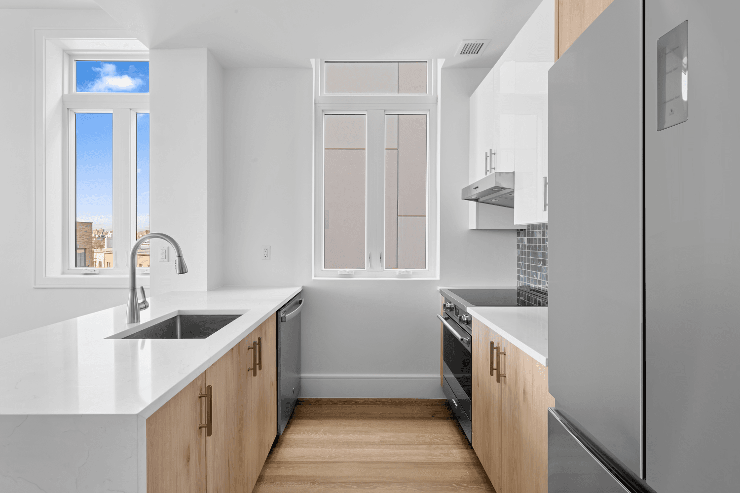 FOR ALL CONTRACTS SIGNED IN MAY, SPONSOR WILL PAY ONE YEAR'S COMMON CHARGES amp ; INCLUDE A PRIVATE STORAGE UNIT WITH PURCHASE Discover a modern haven in the heart of ...