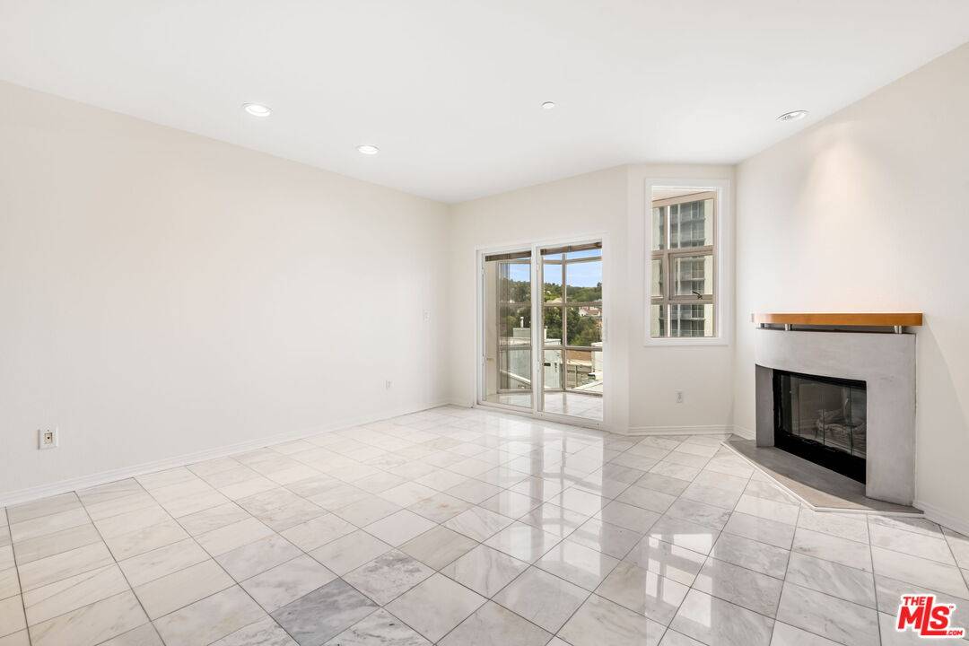 171 N Church Ln 2BR Brentwood La