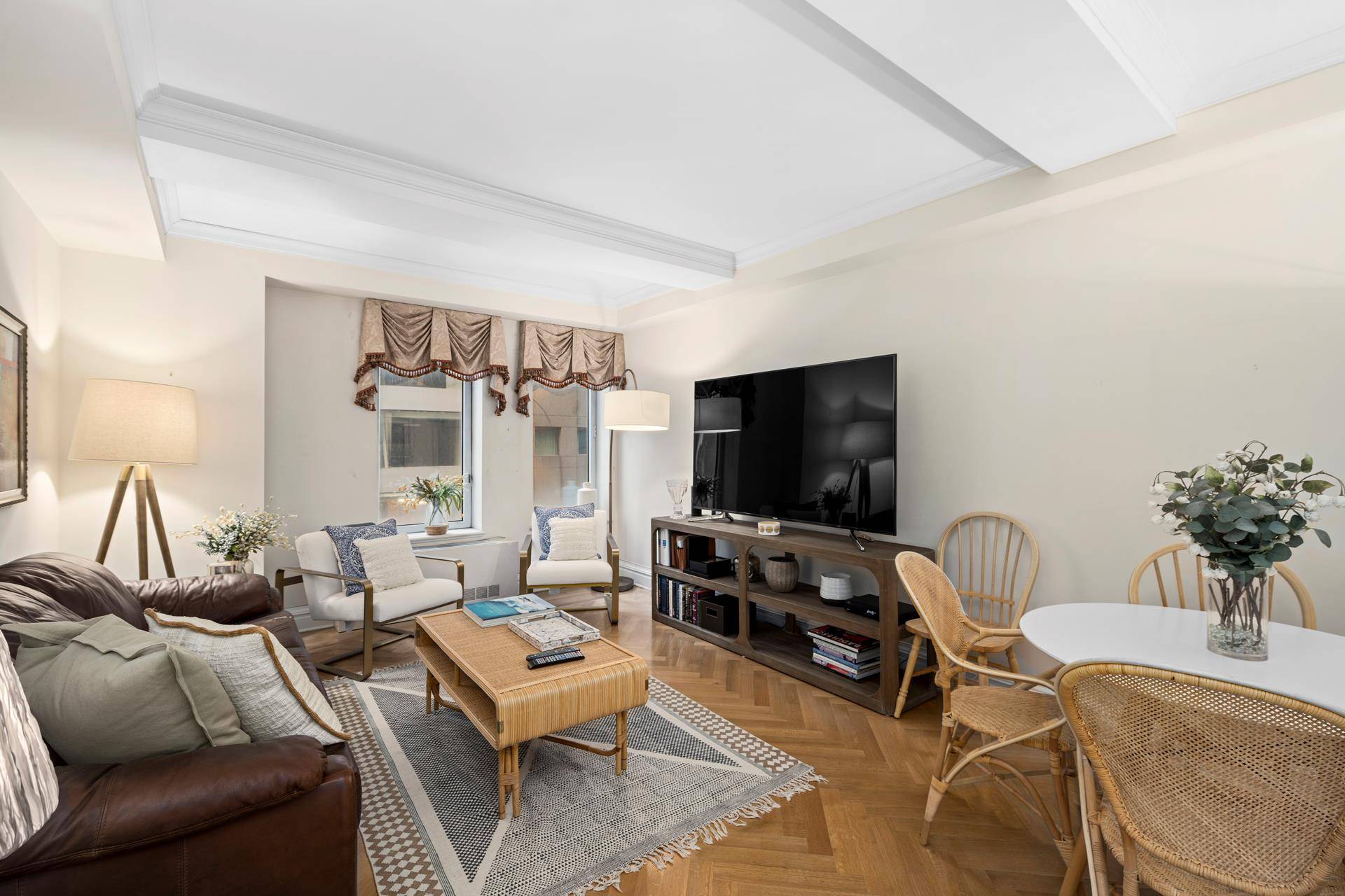 Welcome to this grand immaculate one bedroom in the heart of Lenox Hill.