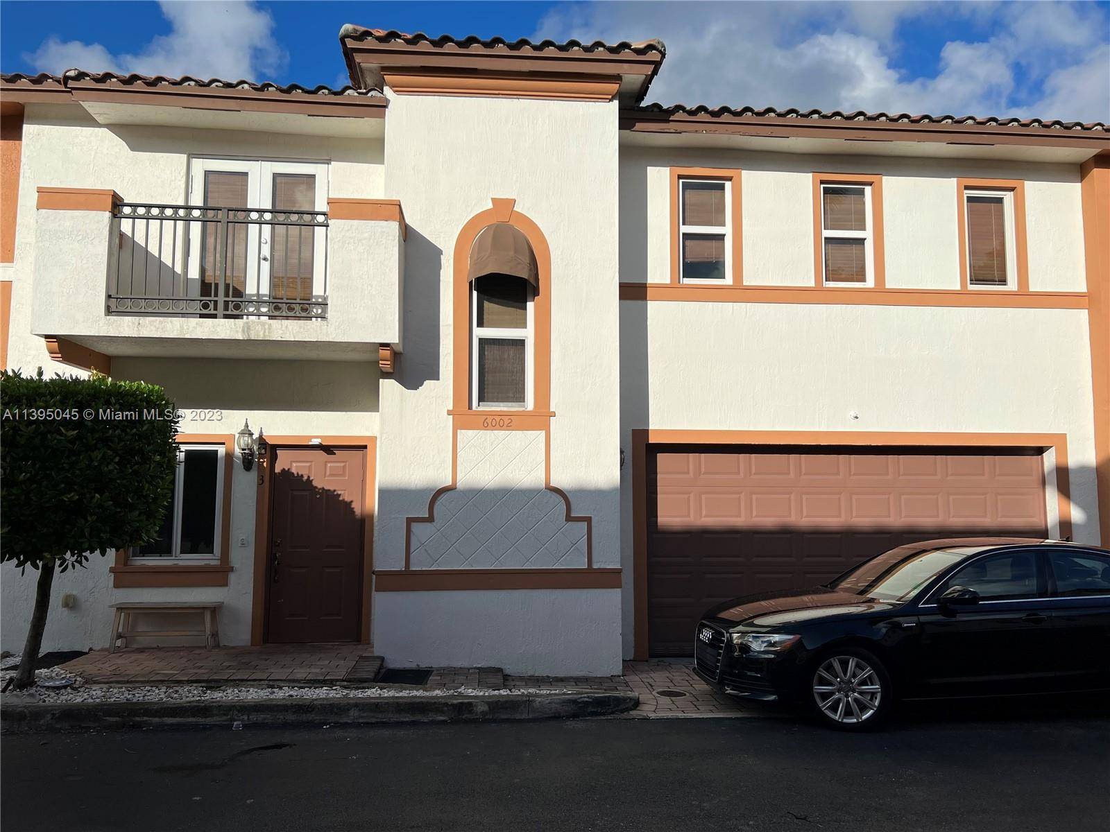 Very well kept townhouse in excellent location of West Miami.