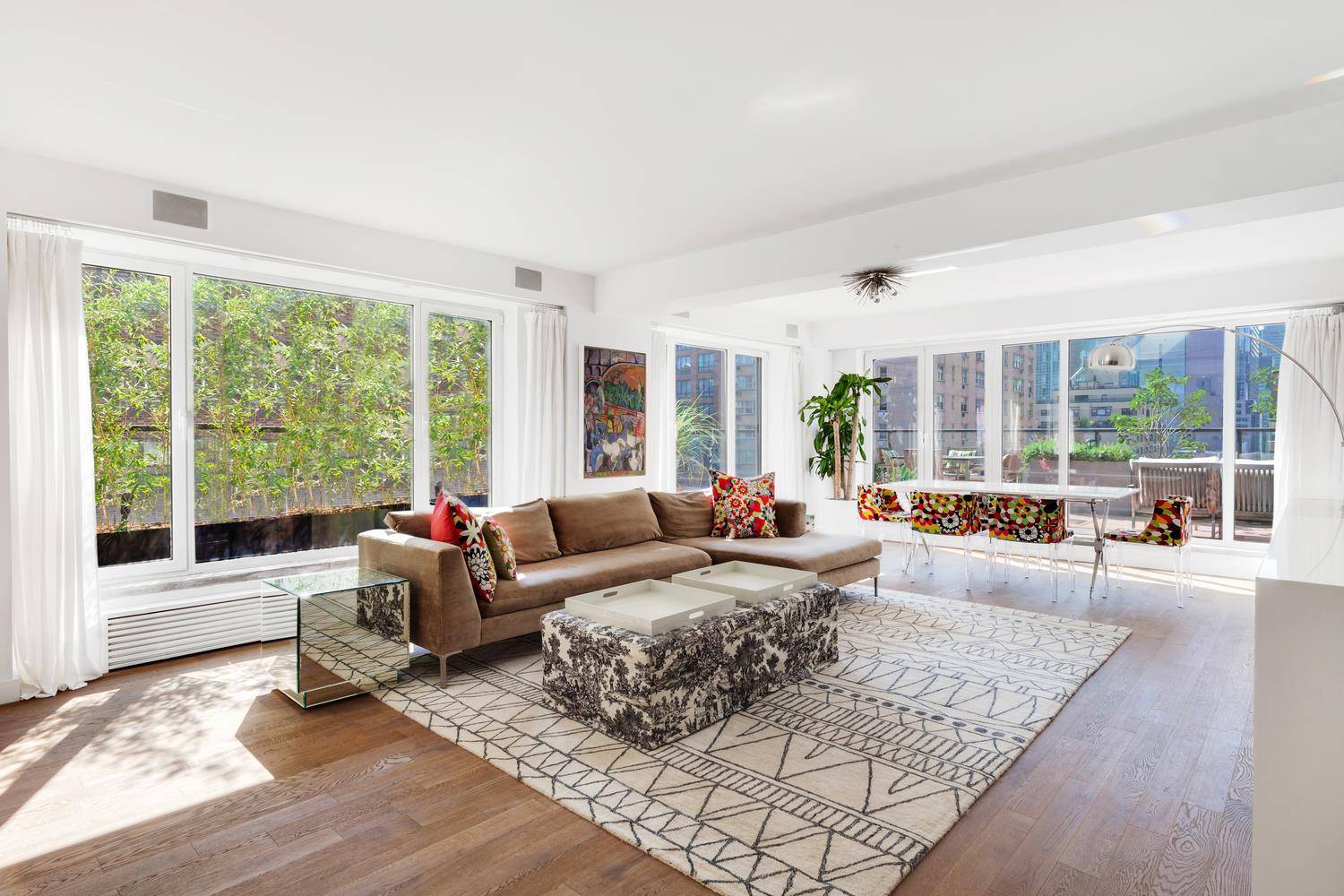 Live outdoors on an 800 sqft planted wraparound terrace with open city views, and work from home in a library with alfresco access.