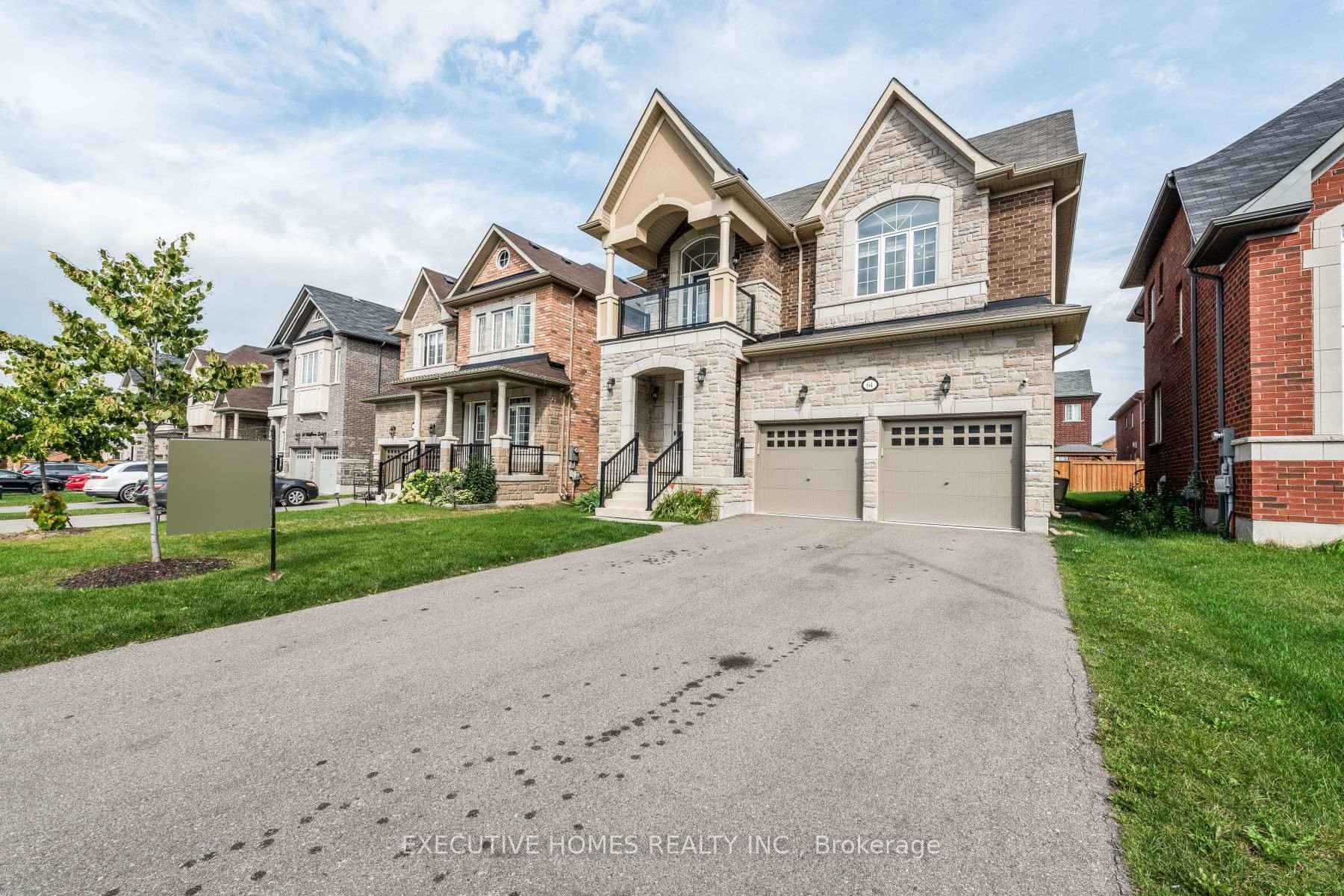 One of The Largest 3136 sqft Remington Homes, Mandora Design, 4 Bedrooms, 4 Washrooms, 10 Smooth Ceiling, Open Foyer, Oak Stairs With Iron Pickets, Upgraded Doors And Windows, Pot Lights ...