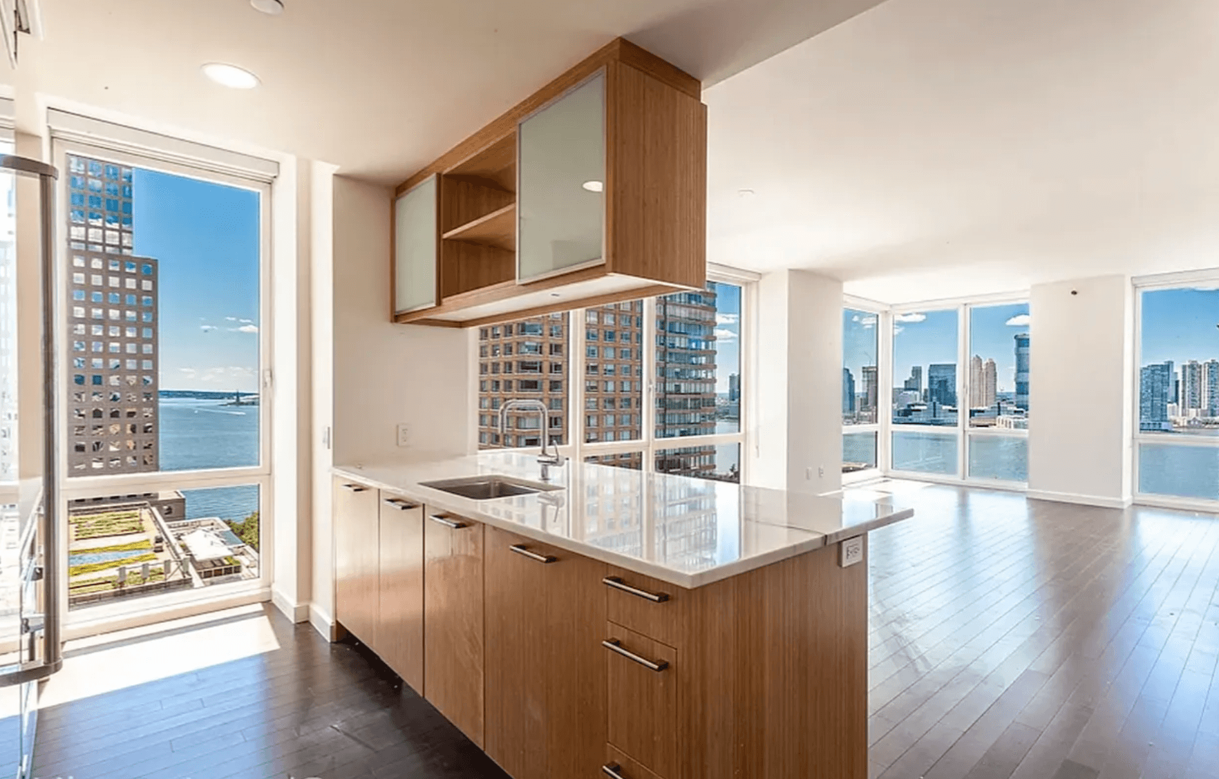Beautiful bright and sunny Corner 2 bedroom 2 bath unit with floor to ceiling windows, over 1402 square feet plus w d in unit and huge Walk in closet.