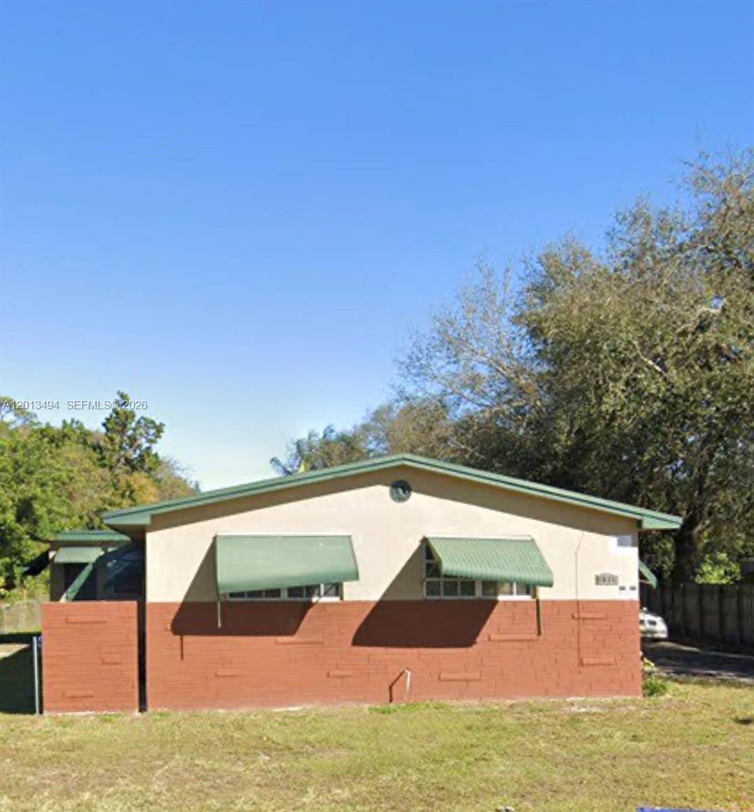 Excellent duplex investment opportunity in the heart of West Park featuring one spacious 3 bedroom, 1 bath unit and one 2 bedroom, 1 bath unit.