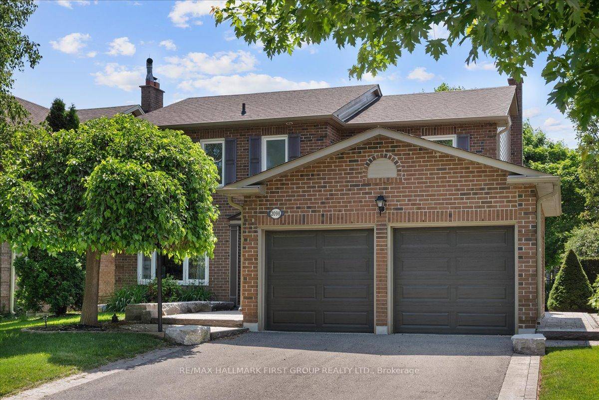 Direct Access to Green Space Welcome to this meticulously maintained and updated Heron built home, located on a PREMIUM LOT backing to greenspace in the coveted Maple Ridge community !