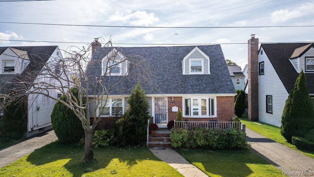 Welcome to 151 26 20th Avenue, Whitestone !