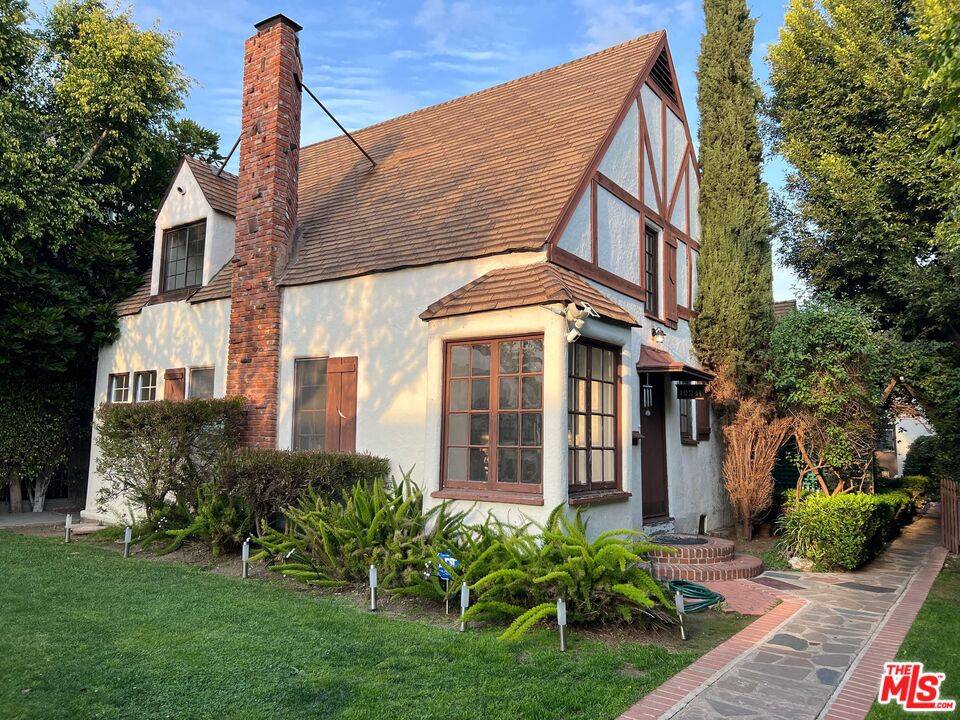 1024 1/2 N Gardner St 2BR Hollywood Hills East La