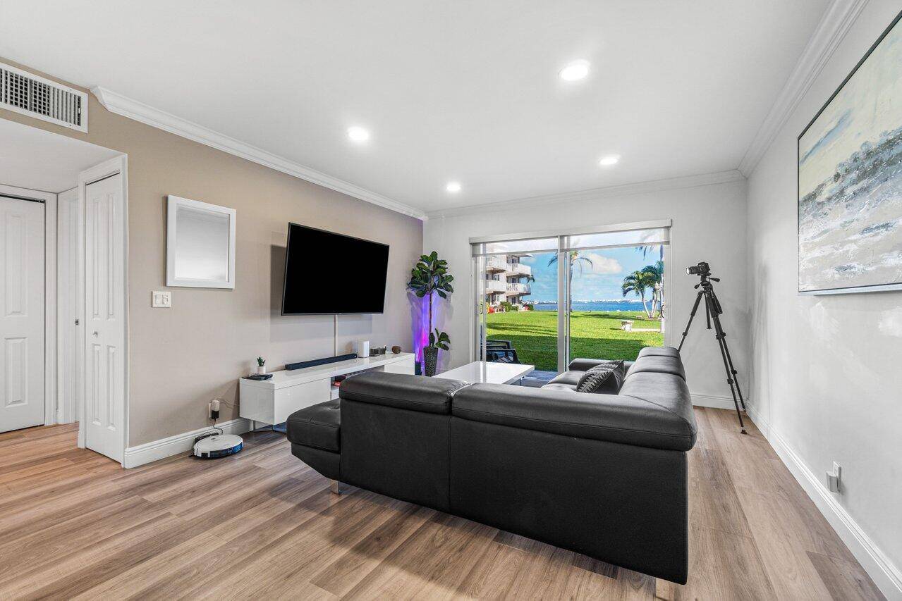 Available January May 2026 Seasonal Rental OnlyIndulge in the epitome of waterfront living at this exquisite condo, boasting unrivaled views of Lantana Cove and the Intracoastal Waterway.