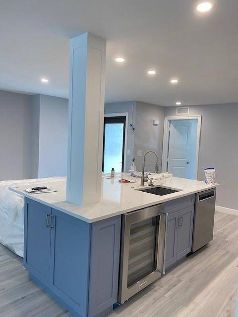 Welcome to your dream condo on the beach !