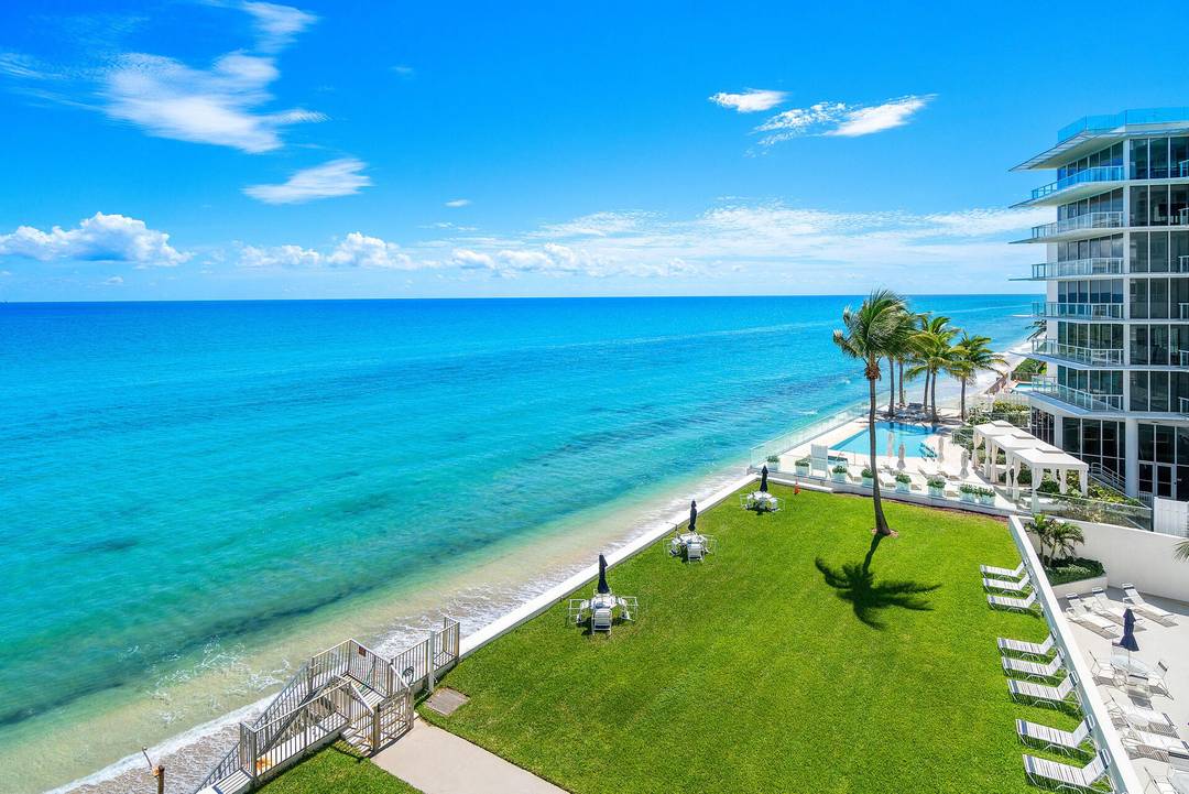 Enjoy having your toes in the sand and the turquoise waters of South Palm Beach just moments away from this beautifully appointed 2 bedroom, 2 bath residence in Tuscany of ...