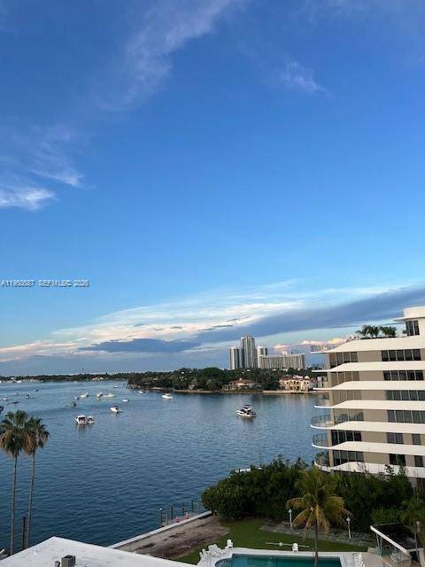 Turn key, oversized 1BD 1BA in highly desirable Island Pointe in Bay Harbor Islands.