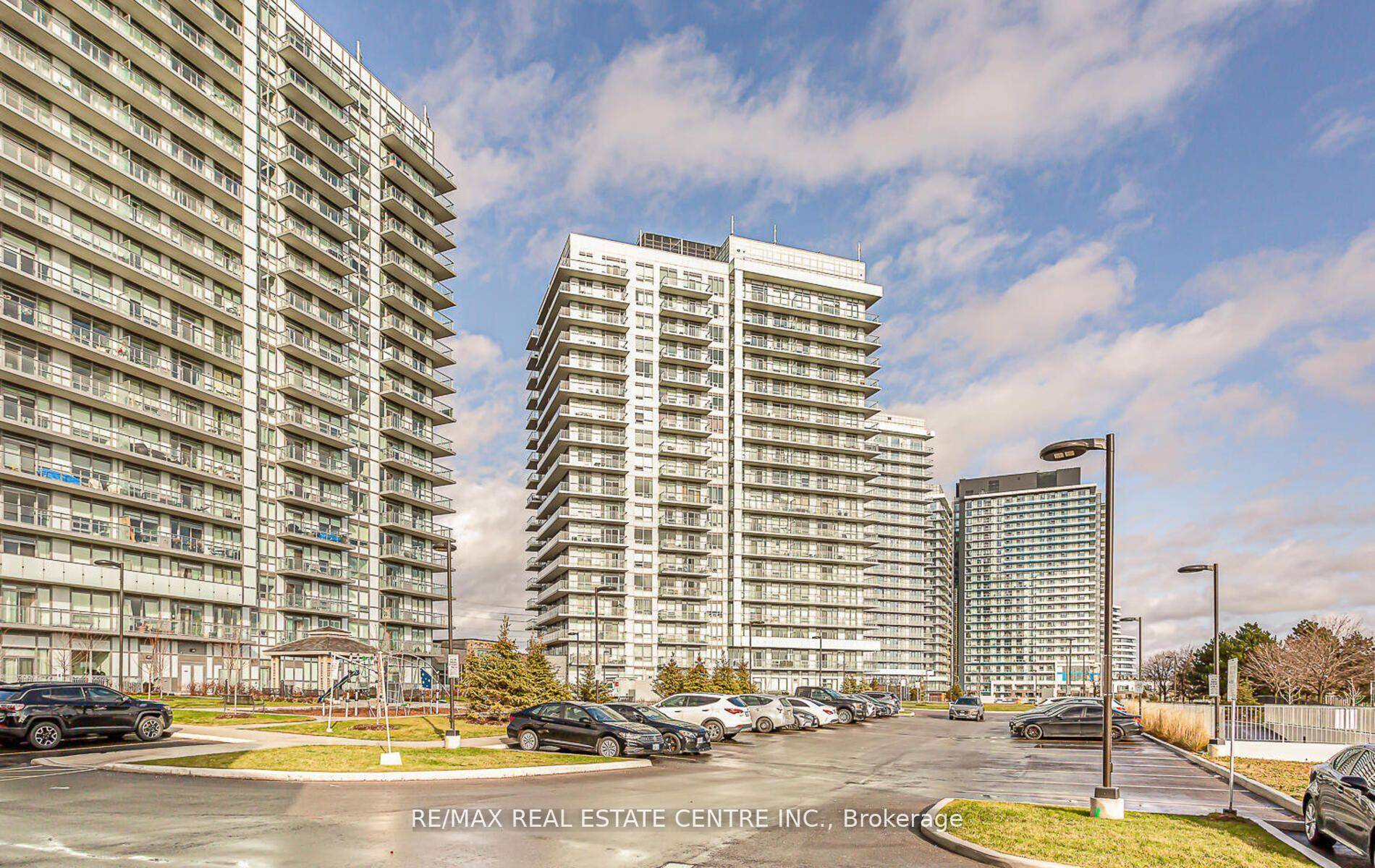 This Beautiful Suite features, one Bedroom plus Den, Two full Bathrooms, a Living room with Sliding door out to a private balcony with unobstructive Nort West view, laminate floors throughout, ...