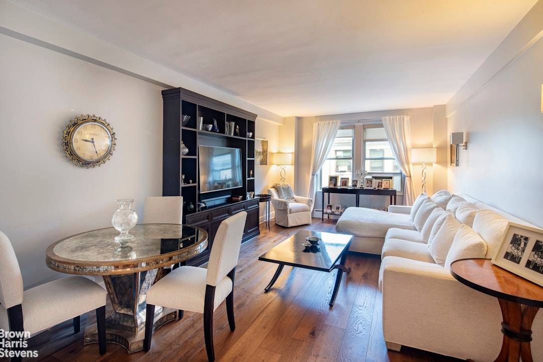 Mint, high floor, renovated, move in ready Candela classic 6 with amazing Hudson River views You'll step into a welcoming gallery with a quiet warmth, inviting you to explore further.