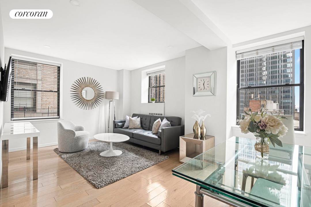 Beautiful, Sunny Fully Renovated and Large 1 Bedroom with Office, on a high floor of a Luxury Midtown Condominium An Ideal Midtown Home Pied à Terre or Investment Opportunity.