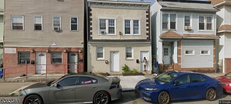 233 Rhode Island Avenue is a tenant occupied short sale property with 2 units, offering a total of 5 bedrooms and 2 bathrooms.