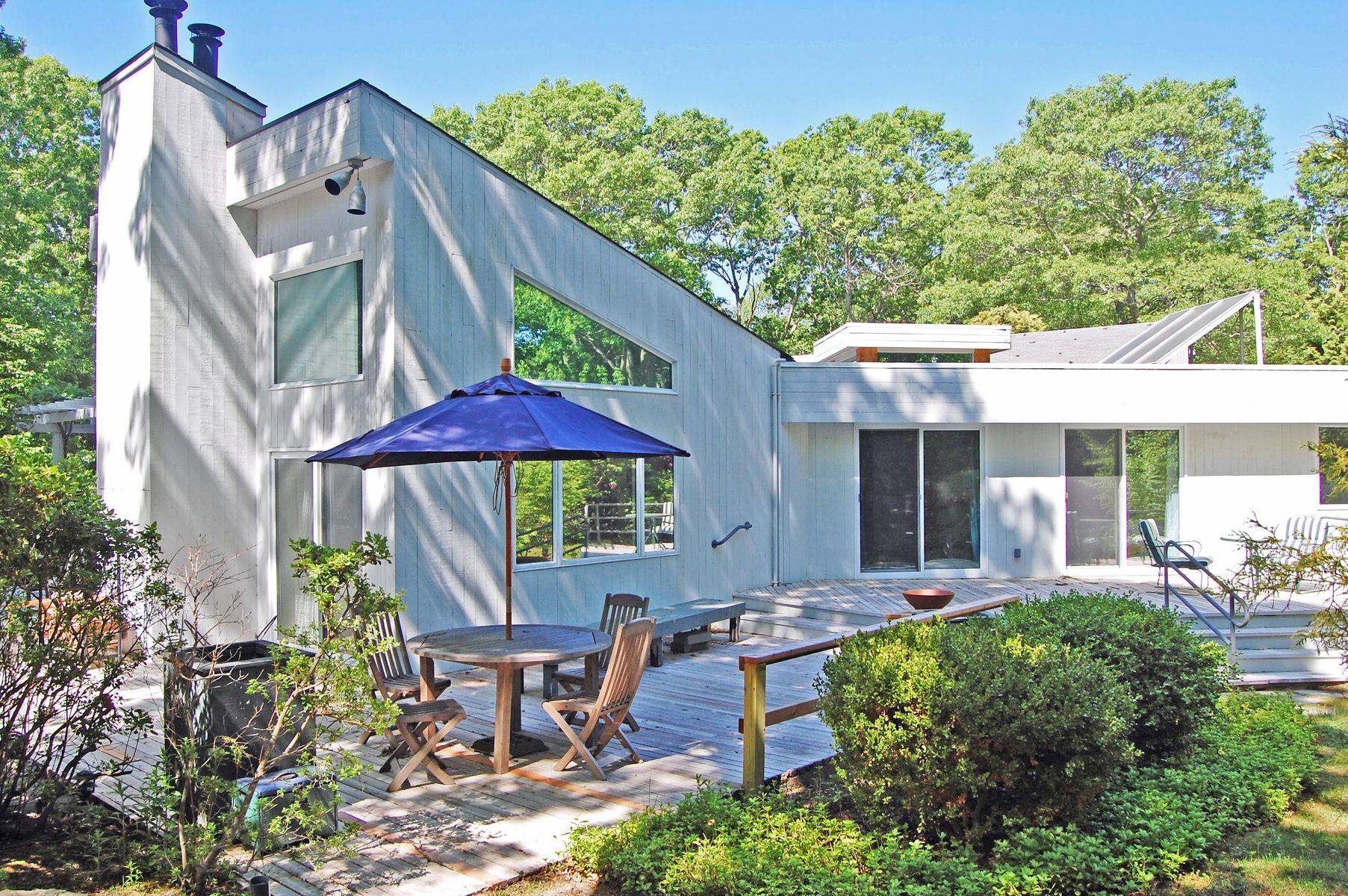 Spacious & Light Eh House With Ample Possibilities