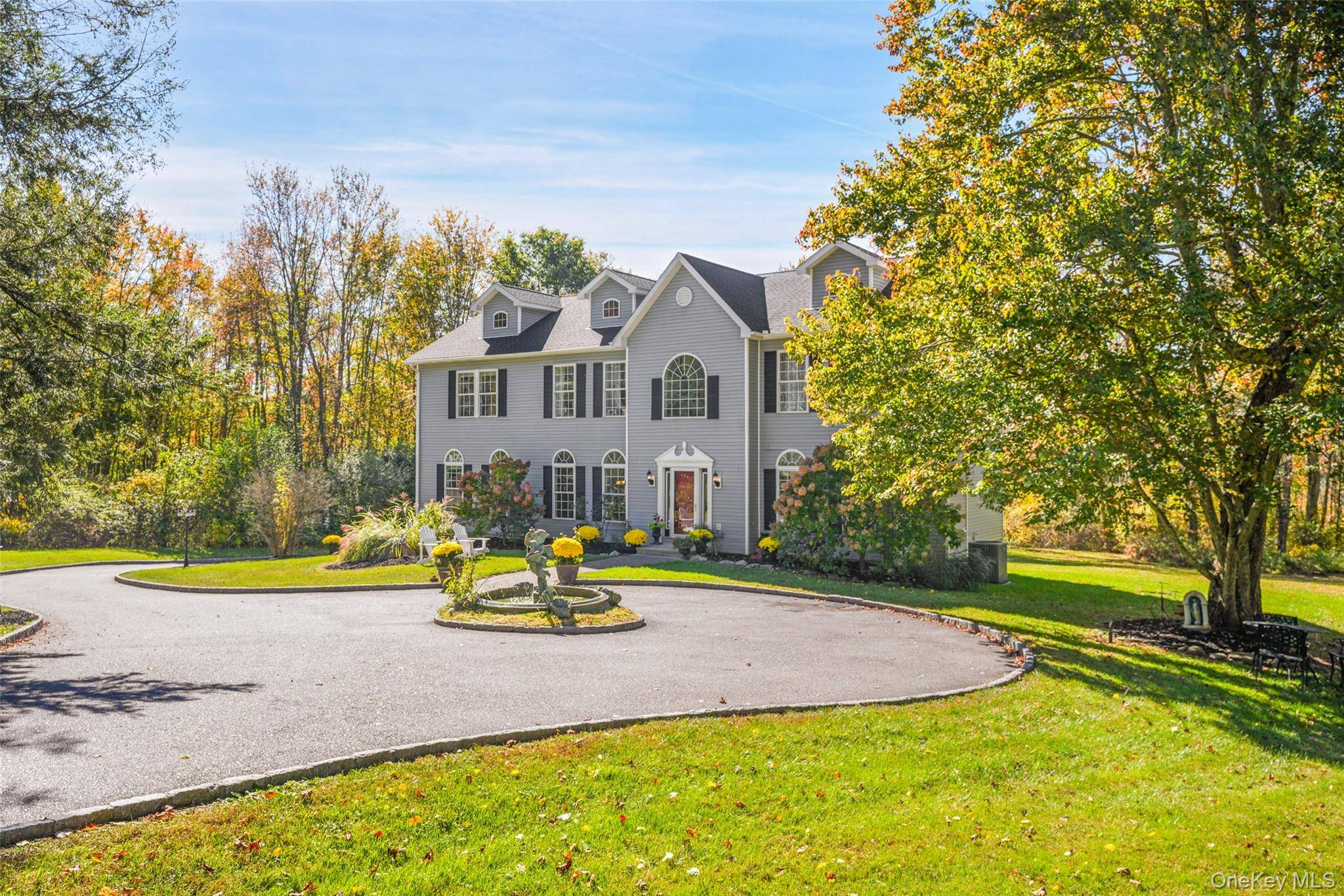 Stunning Georgian Colonial on Nearly 3 Acres A Perfect Blend of Elegance, Comfort, and Privacy !
