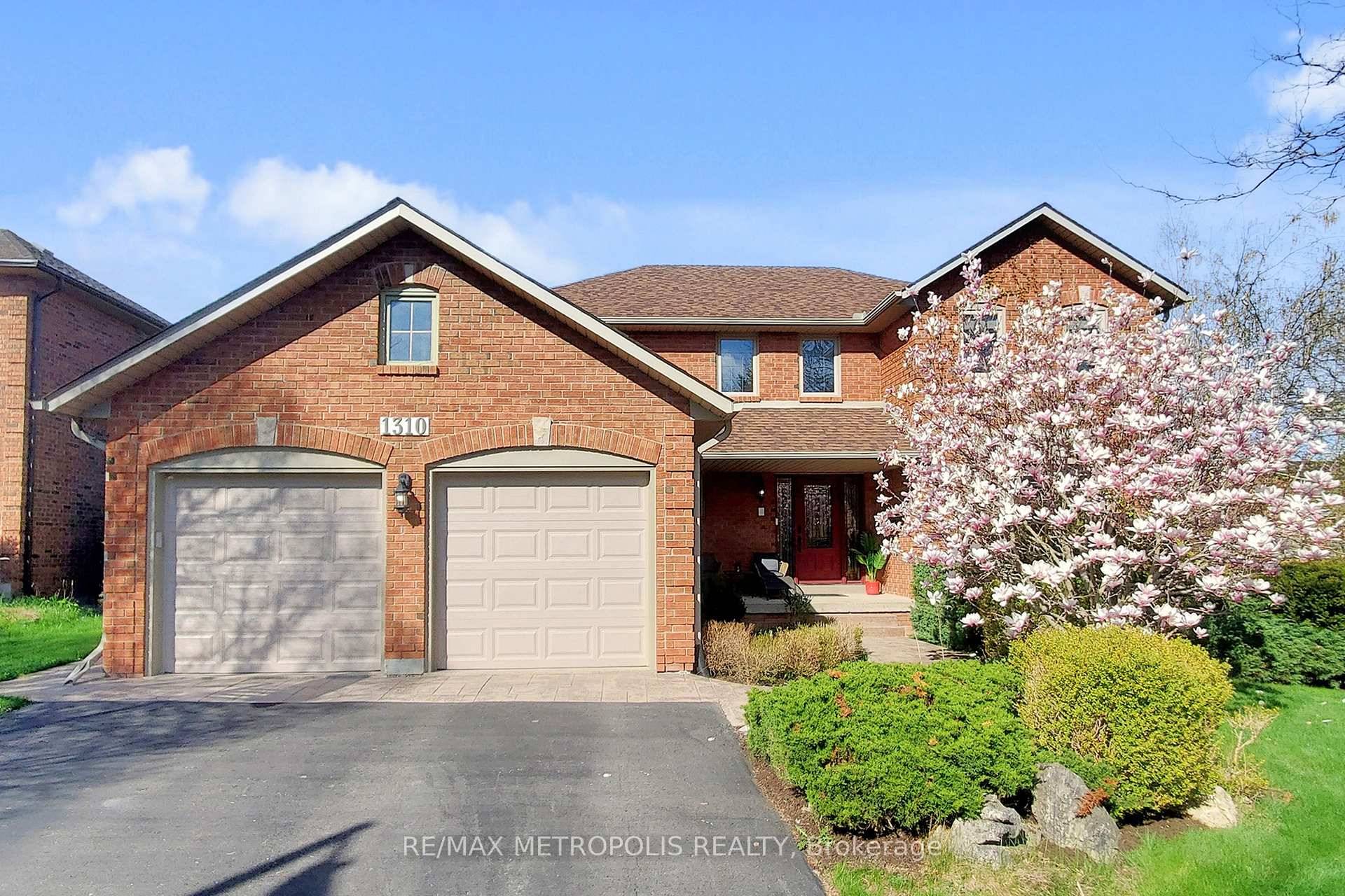 Welcome to your dream home in Oakville !
