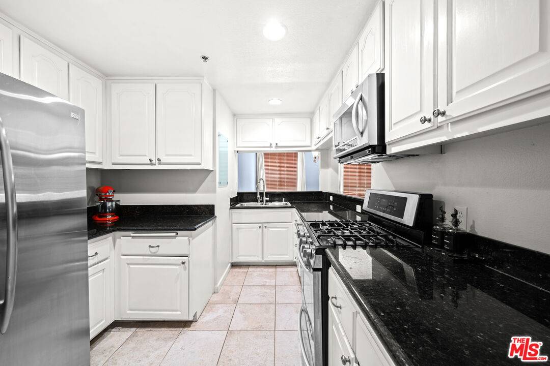 1401  S Bentley Ave 2BR Beverlywood La