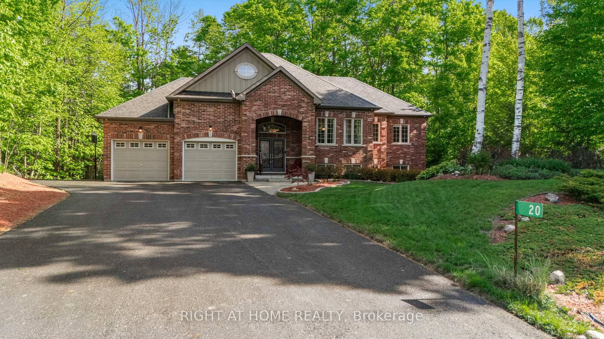 Fall in love with this Home located in Maplewood Estates in sought after Sugarbush Community, between Barrie amp ; Orillia.