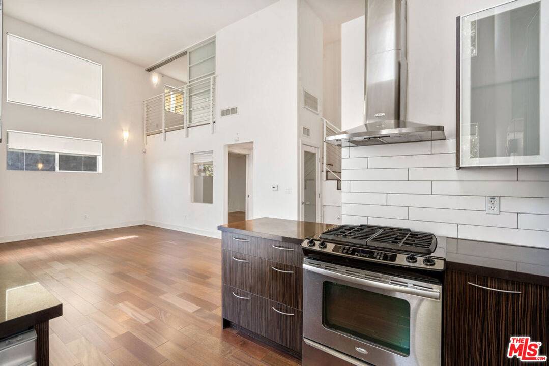 600  S Ridgeley Dr 2BR Hancock Park La