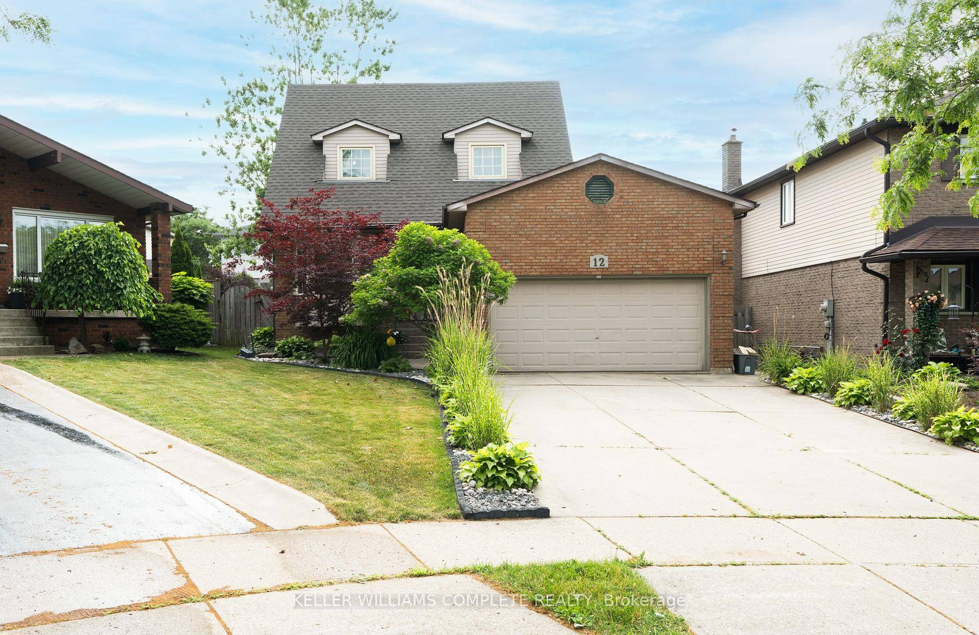 WELCOME TO 12 SUTTON COURT A BEAUTIFUL PIE SHAPED LOT ON A QUIET STREET IN THE HIGHLY DESIRED VALLEY PARK AREA IN UPPER STONEY CREEK.