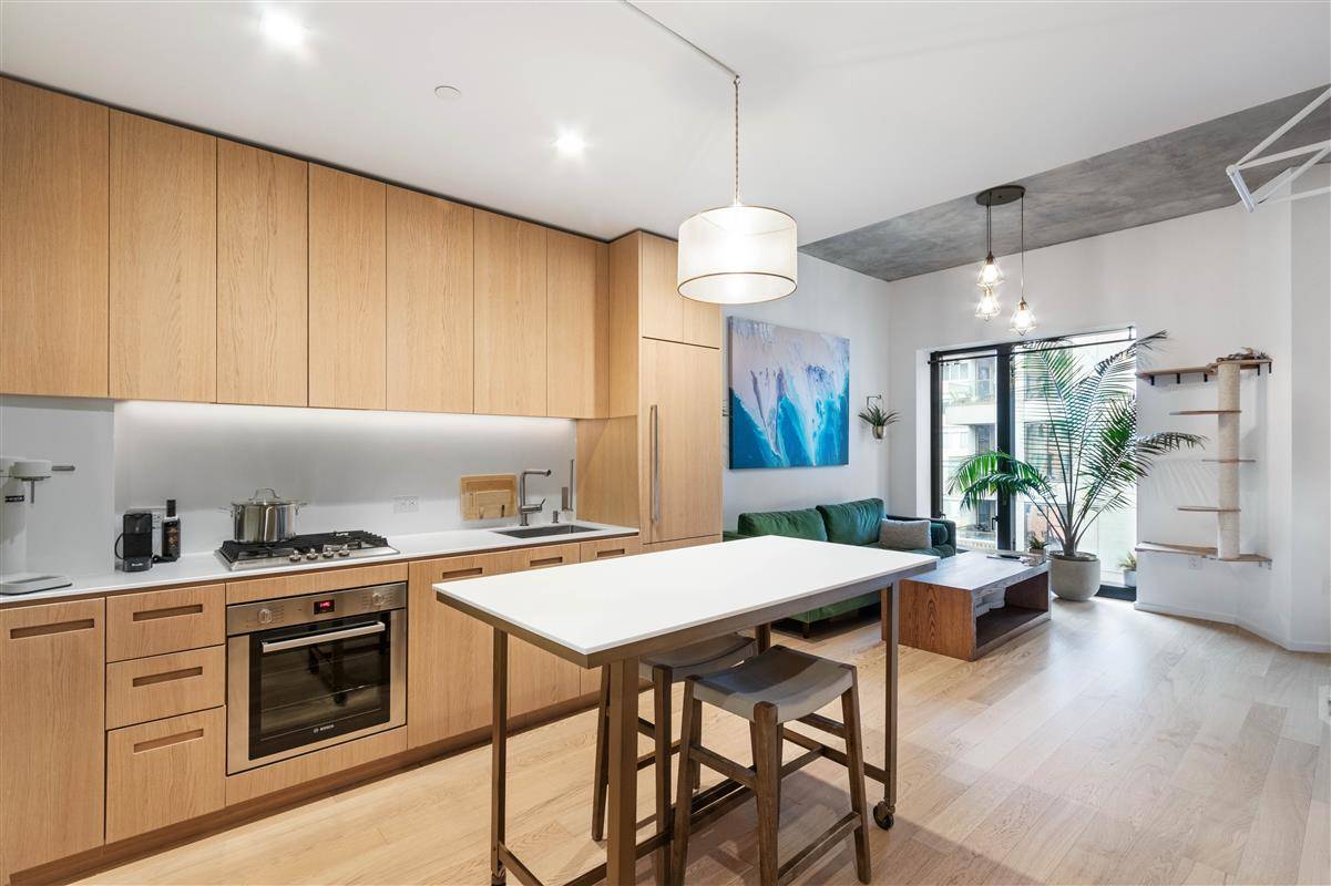 DUMBO s Hidden Gem Best Priced Luxury Condo in a Full Service BuildingThis thoughtfully designed one bedroom home is a sanctuary from the world, providing comfort and luxury with a ...