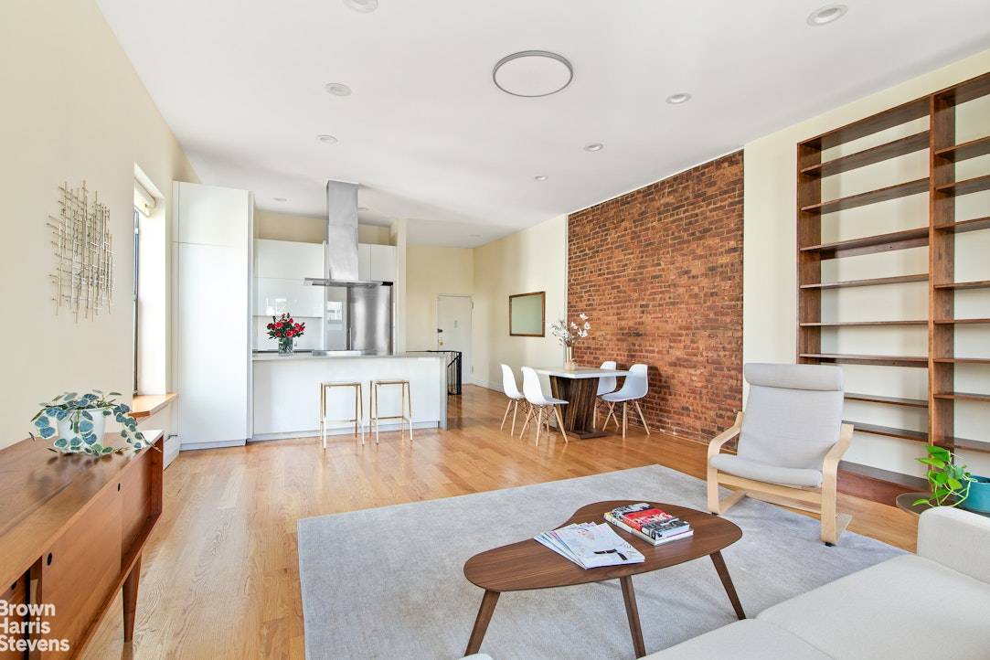 Spacious and Sunny Duplex with a Private Roof Deck in Prime North Slope !