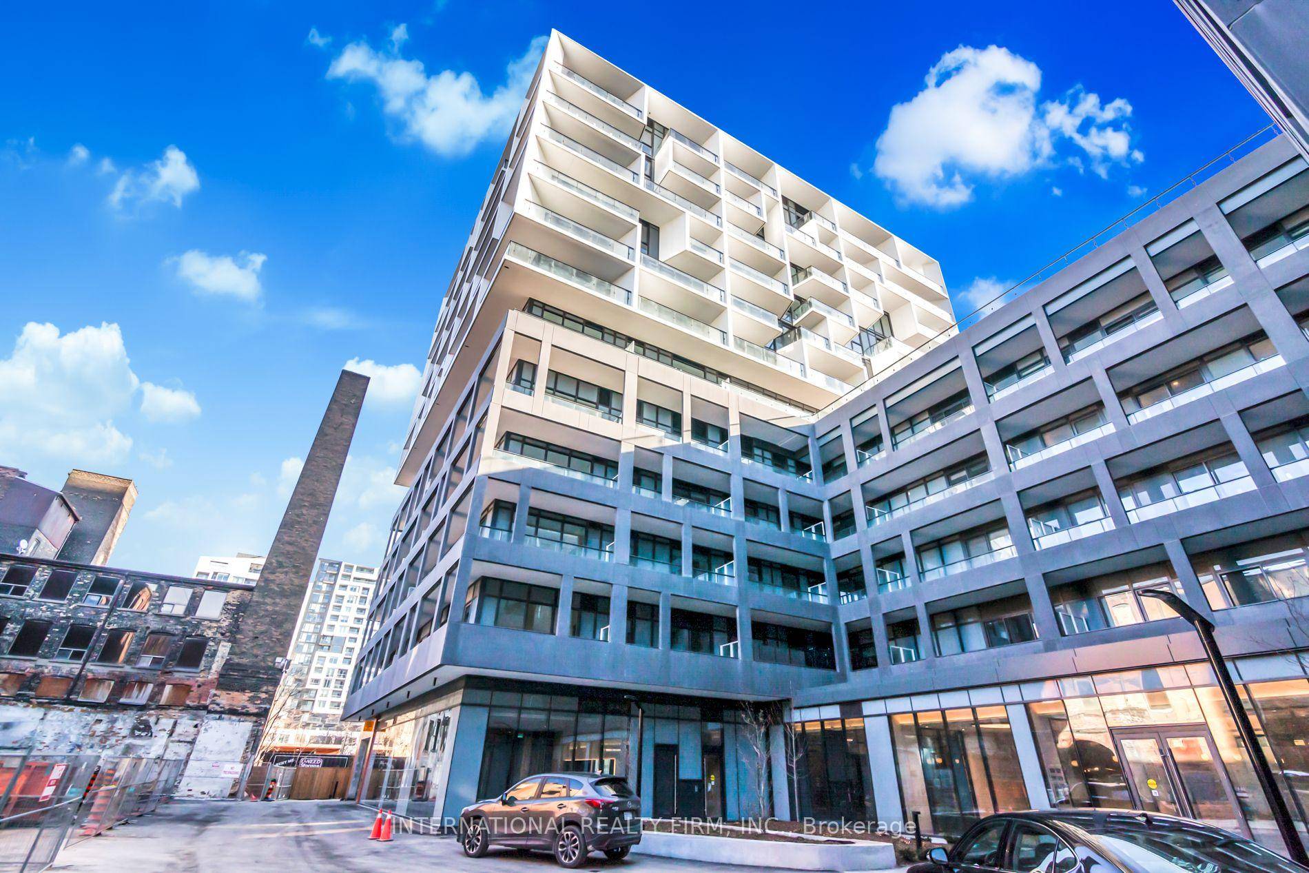 Welcome to one of Toronto's most well appointed buildings !