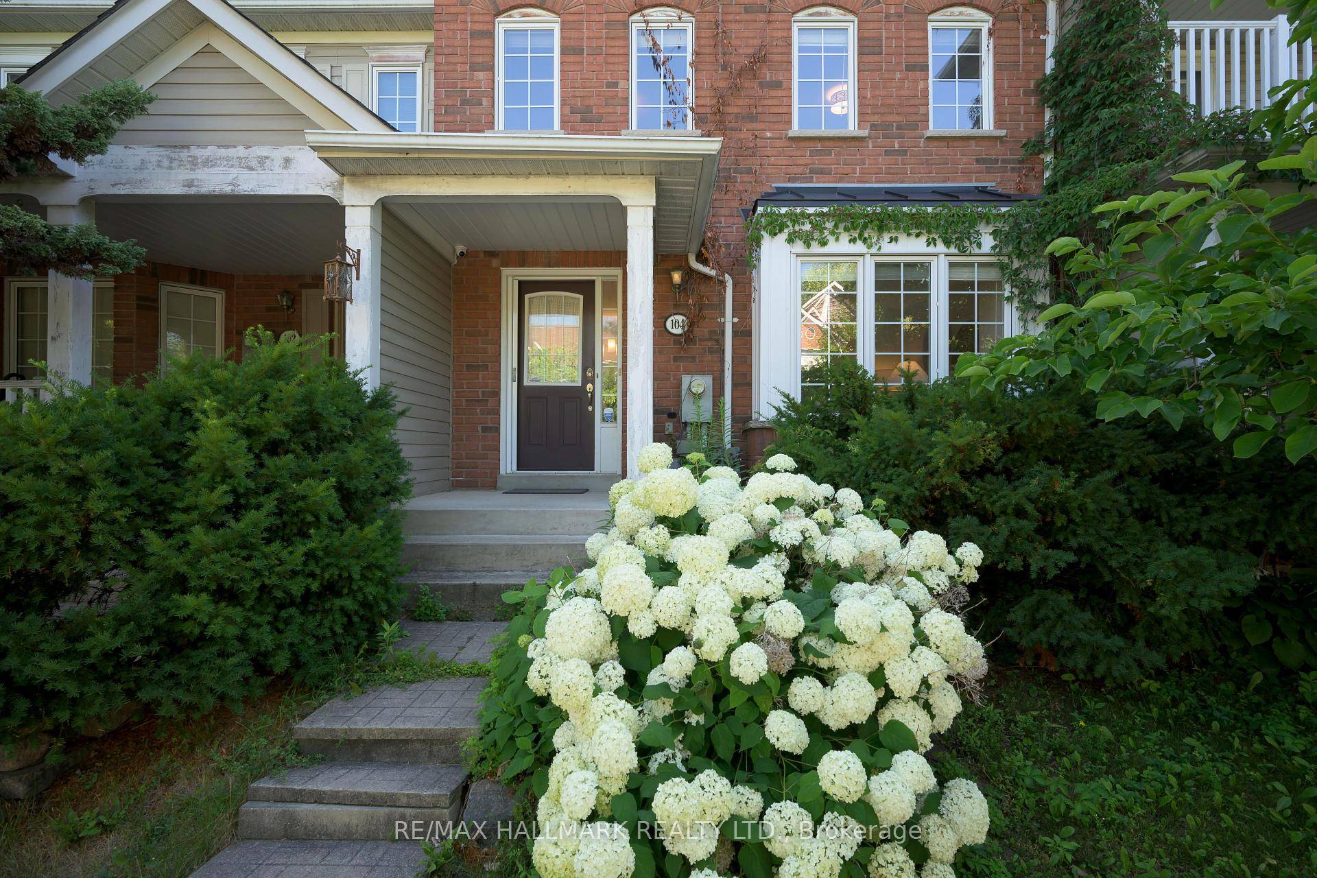 Don't miss this fabulous opportunity in a wonderful South Ajax neighbouhood.